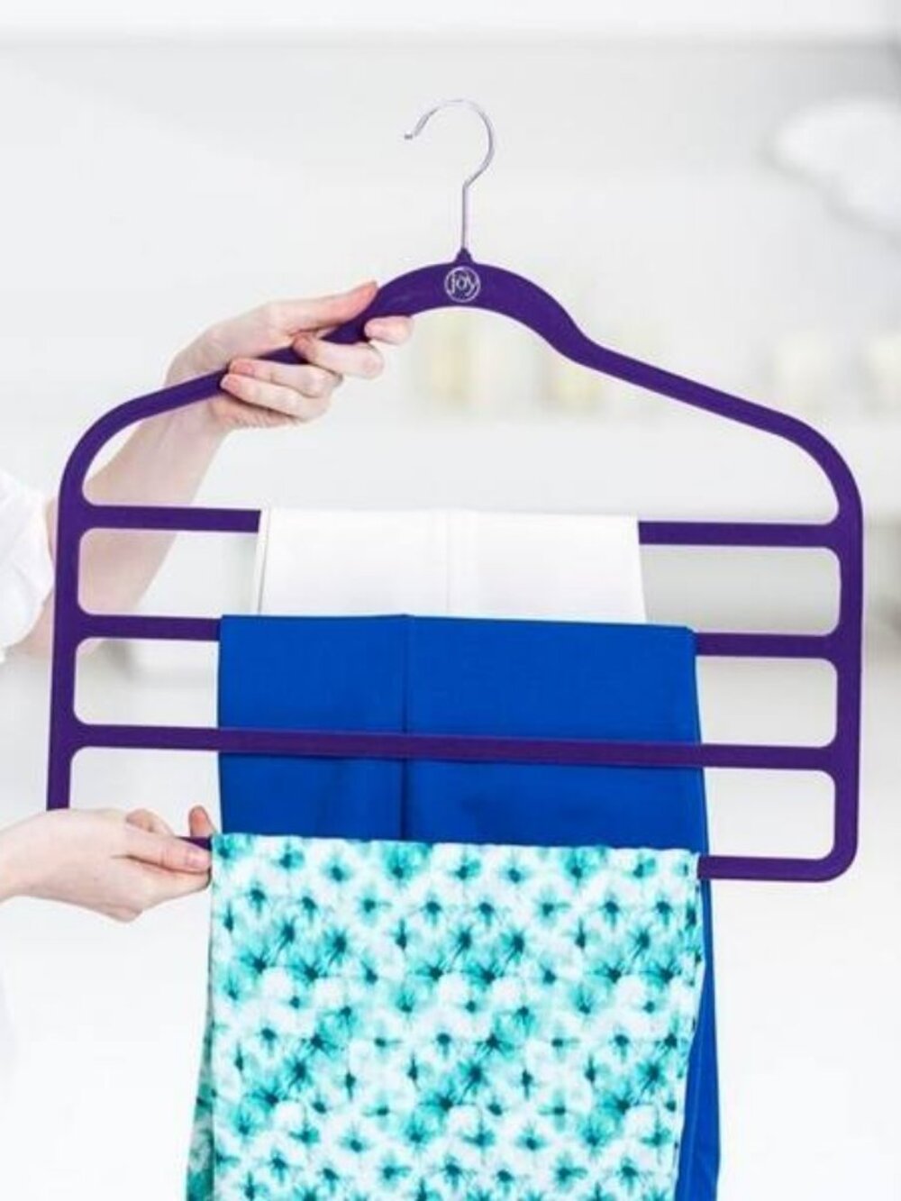Joy Mangano Huggable Hangers 2pk Four-Bar Velvet Green - Picture 14 of 16